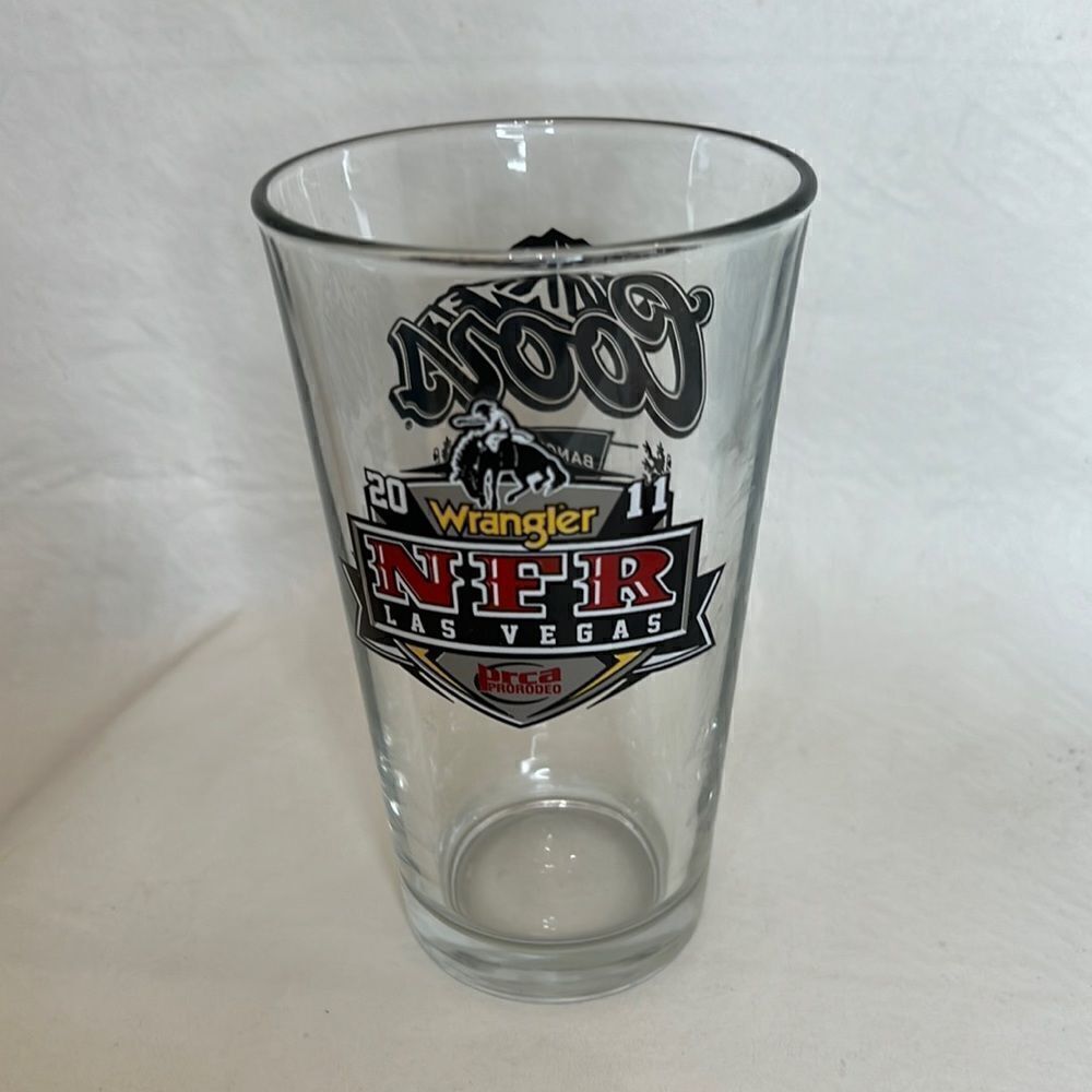 Wrangler NFR Las Vegas Beer Mug Glass 2011 Coors Banquet 16 Ounces Bar 6 In Tall